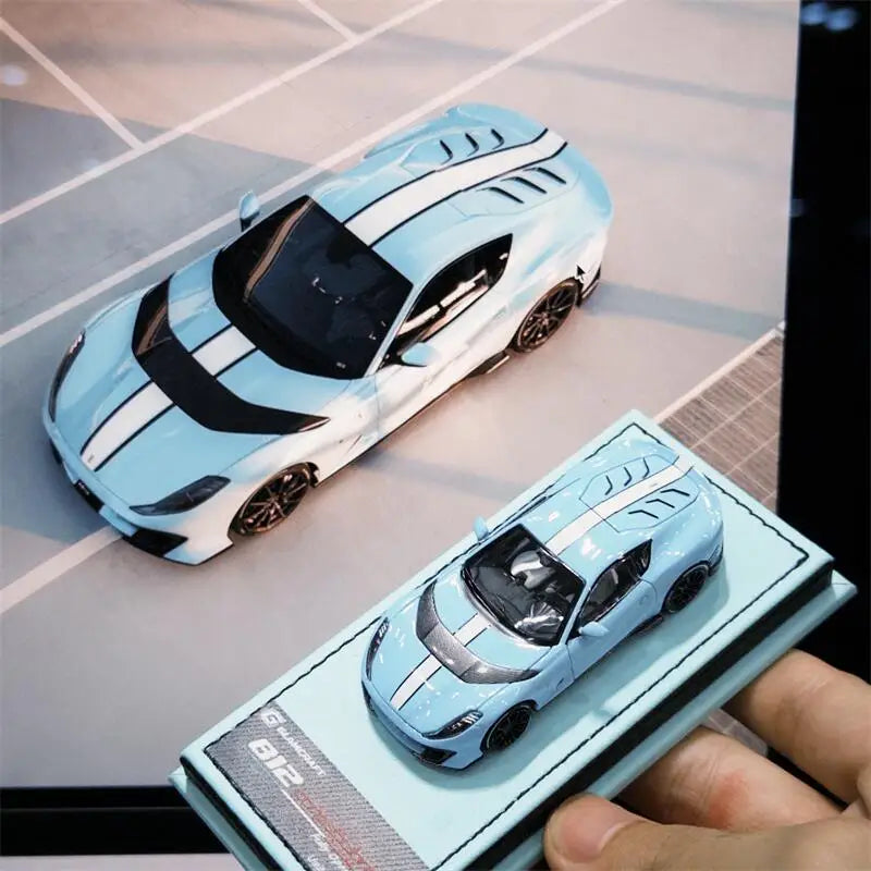 GLAMCRAFT 1:64 812C Die-Cast Car Model Miniature Gifts